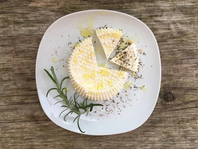 Jeden Donnerstag: FrischKäse aus HeuMilch und mehr - vom NaturHof roithbauer