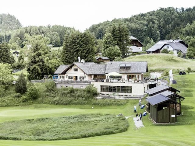 Bratl Sonntag auf der Waldhofalm