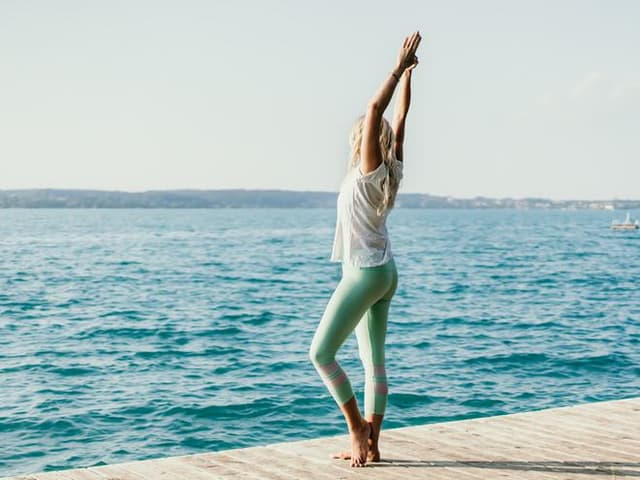 Morgen Yoga am See
