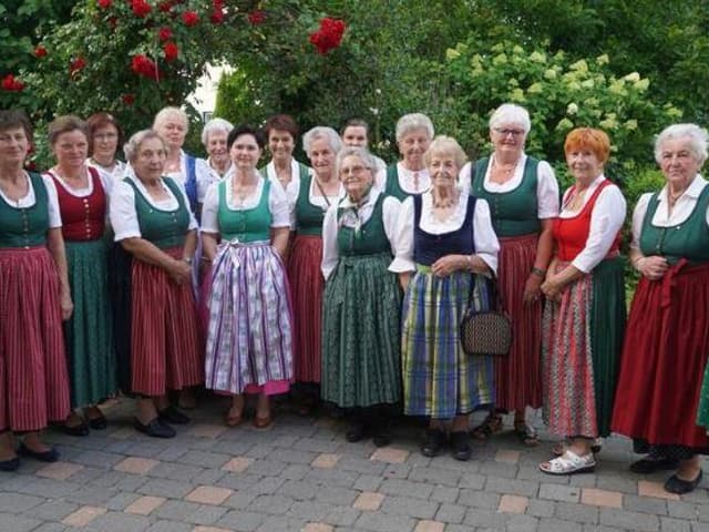 Festmesse Mariä Himmelfahrt mit Goldhauben-, Kopftuch- und Hutgruppe