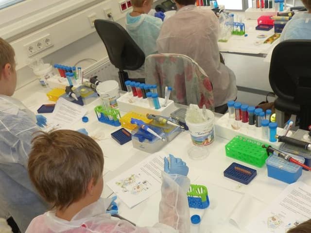 Junge Uni: CSI Nature – On the Trail of DNA